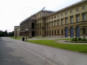 Ihre politischen Intrigen spinnt Lola Montez in der Residenz, wo sie sich oft aufhält!